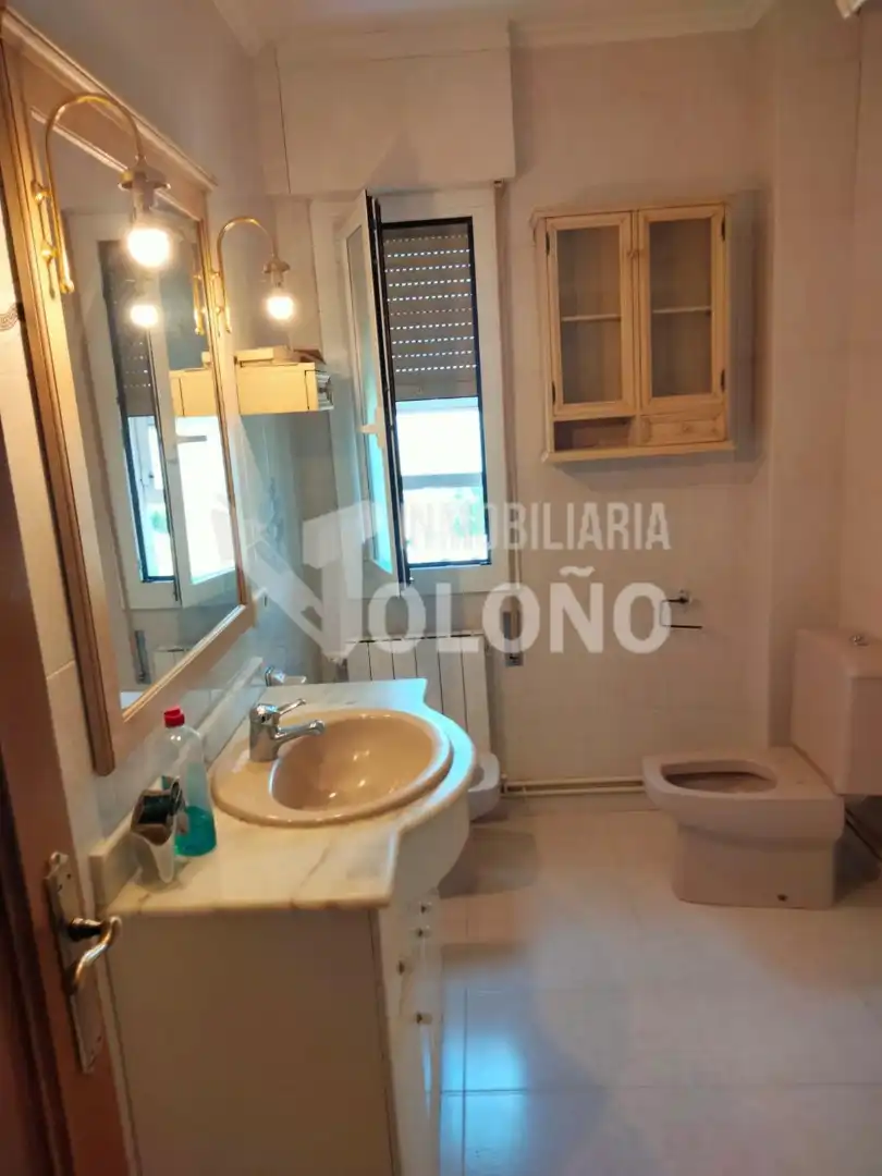 Bathroom of Flat for sale in Elciego  with Heating, Parquet flooring and Storage room