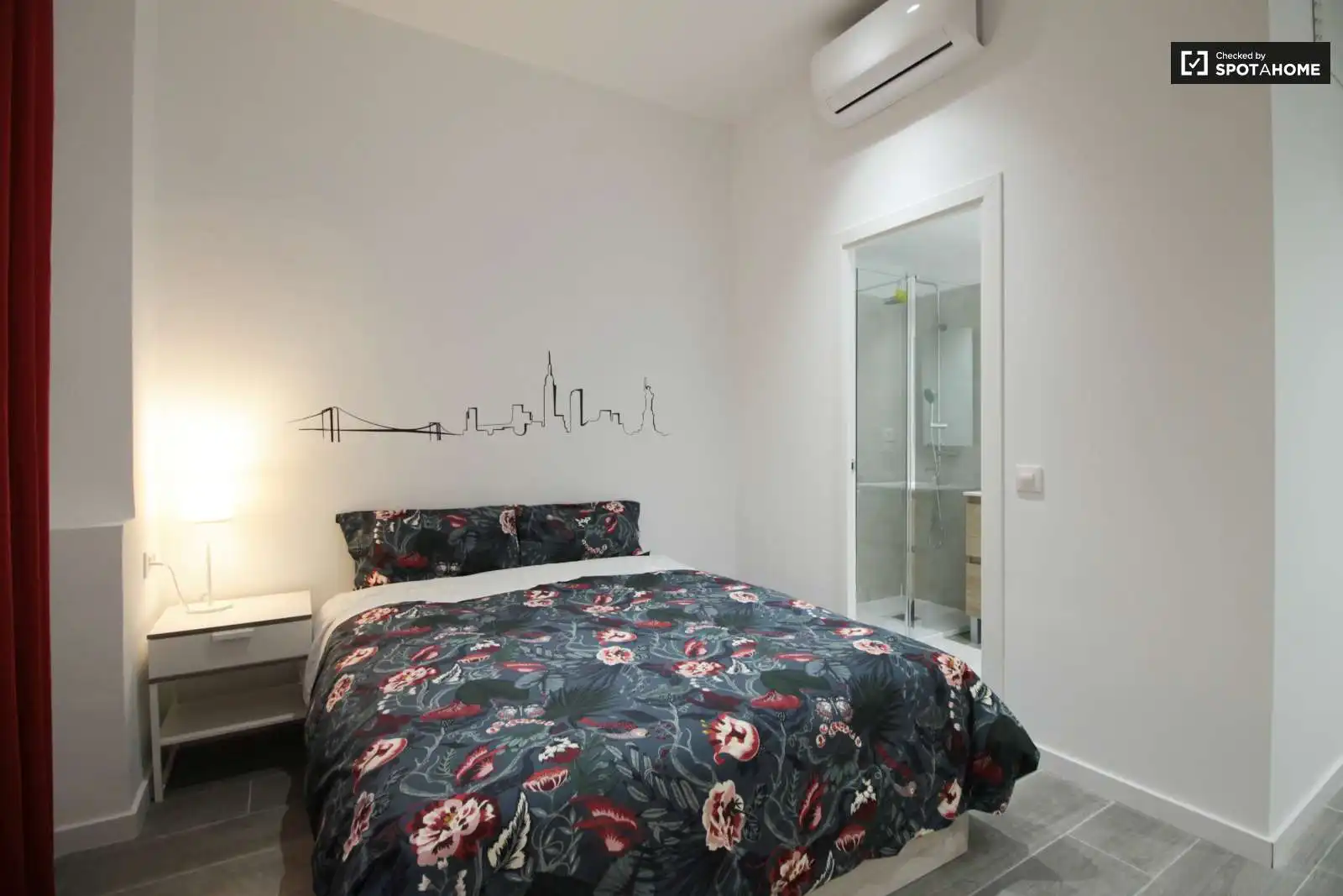 Room in Sant Pere, Sta. Caterina i la Ribera