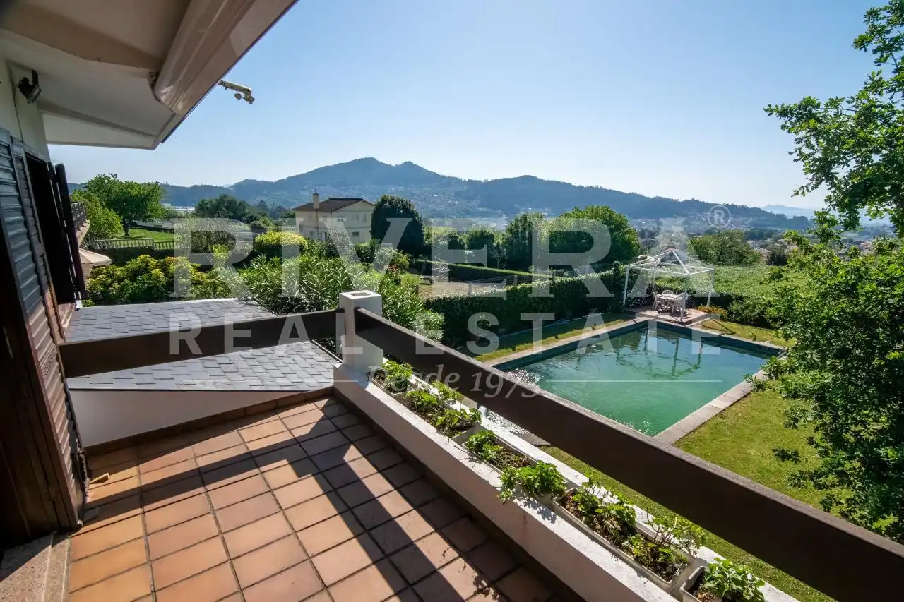 Terraza de Casa o chalet en venta en Vigo  con Calefacción, Jardín privado y Terraza