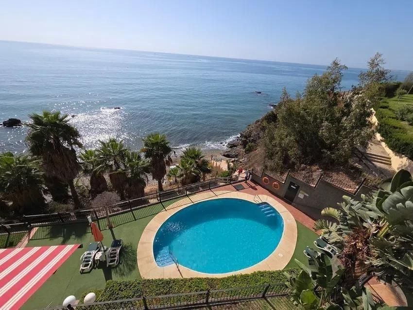 Piscina de Pis en venda en Benalmádena amb Aire condicionat, Jardí privat i Terrassa