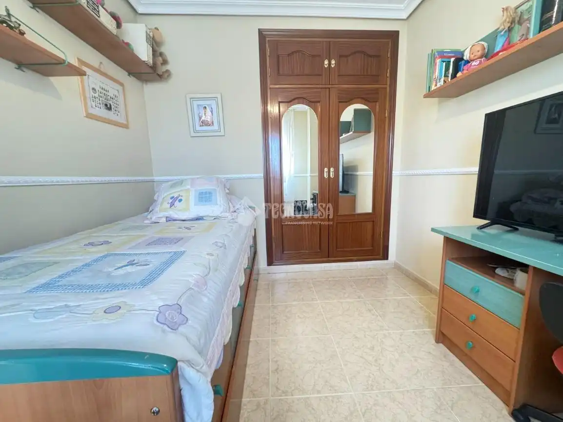 Schlafzimmer von Einfamilien-Reihenhaus zum Verkauf in Yepes mit Klimaanlage, Heizung und Terrasse