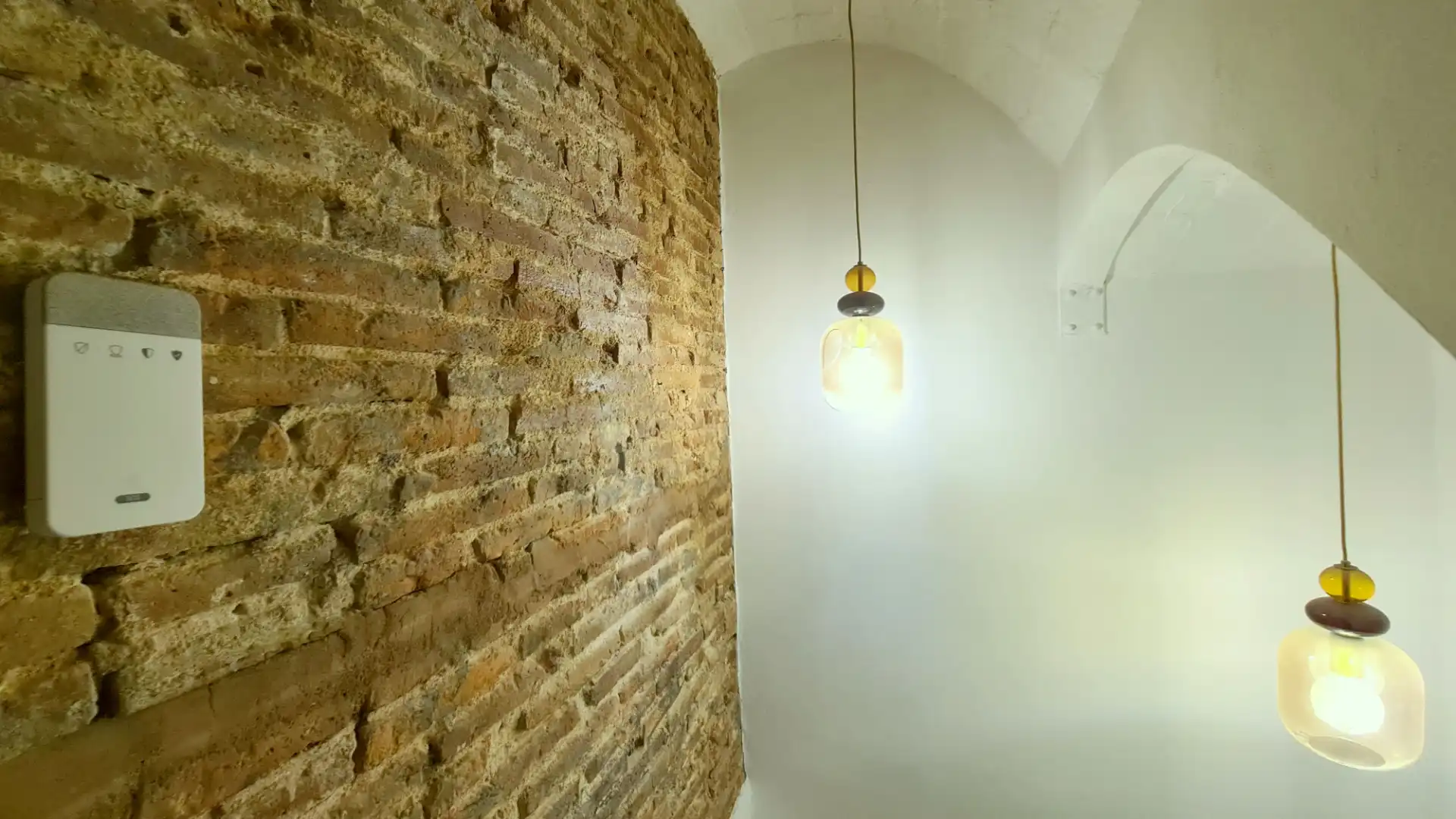 Erdgeschoss zum Verkauf in Barcelona mit Klimaanlage, Heizung und Privatgarten