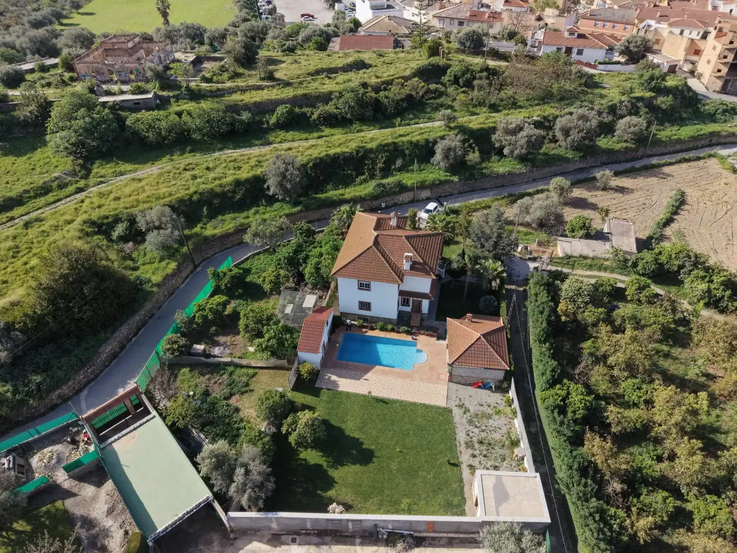 Vista exterior de Casa o xalet en venda en Órgiva amb Aire condicionat, Calefacció i Jardí privat