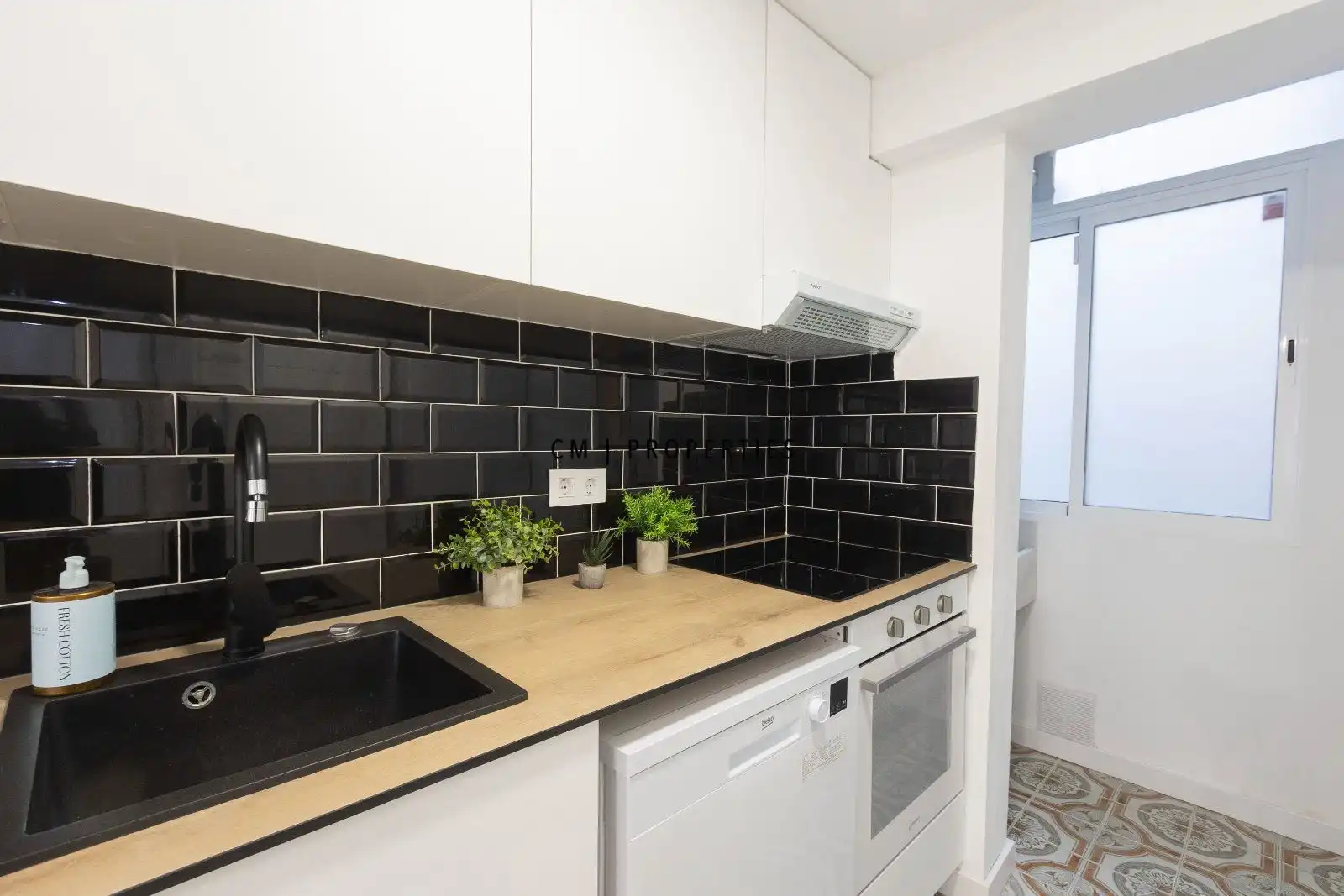 Küche von Wohnung zur Miete in Valencia mit Klimaanlage, Heizung und Terrasse