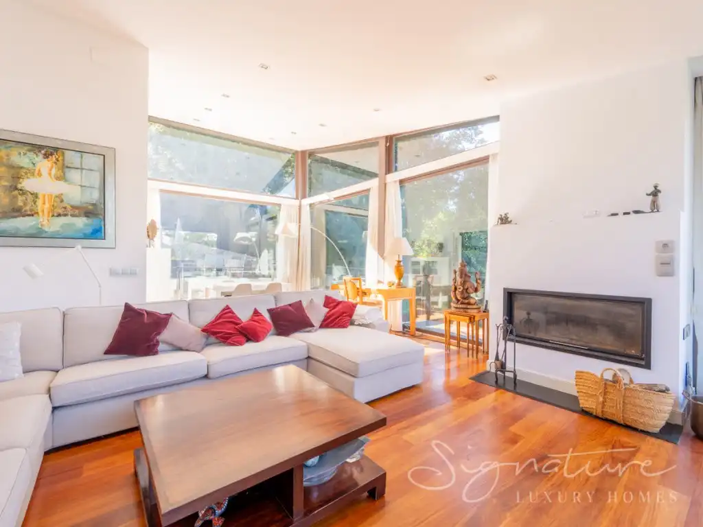 Sala d'estar de Casa o xalet en venda en Barcelona amb Aire condicionat