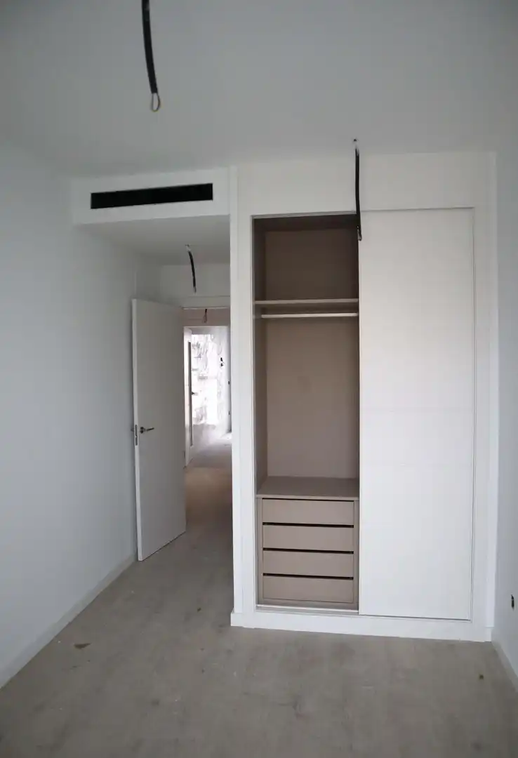 Schlafzimmer von Wohnungen zur Miete in Valencia mit Klimaanlage, Abstellraum und Balkon
