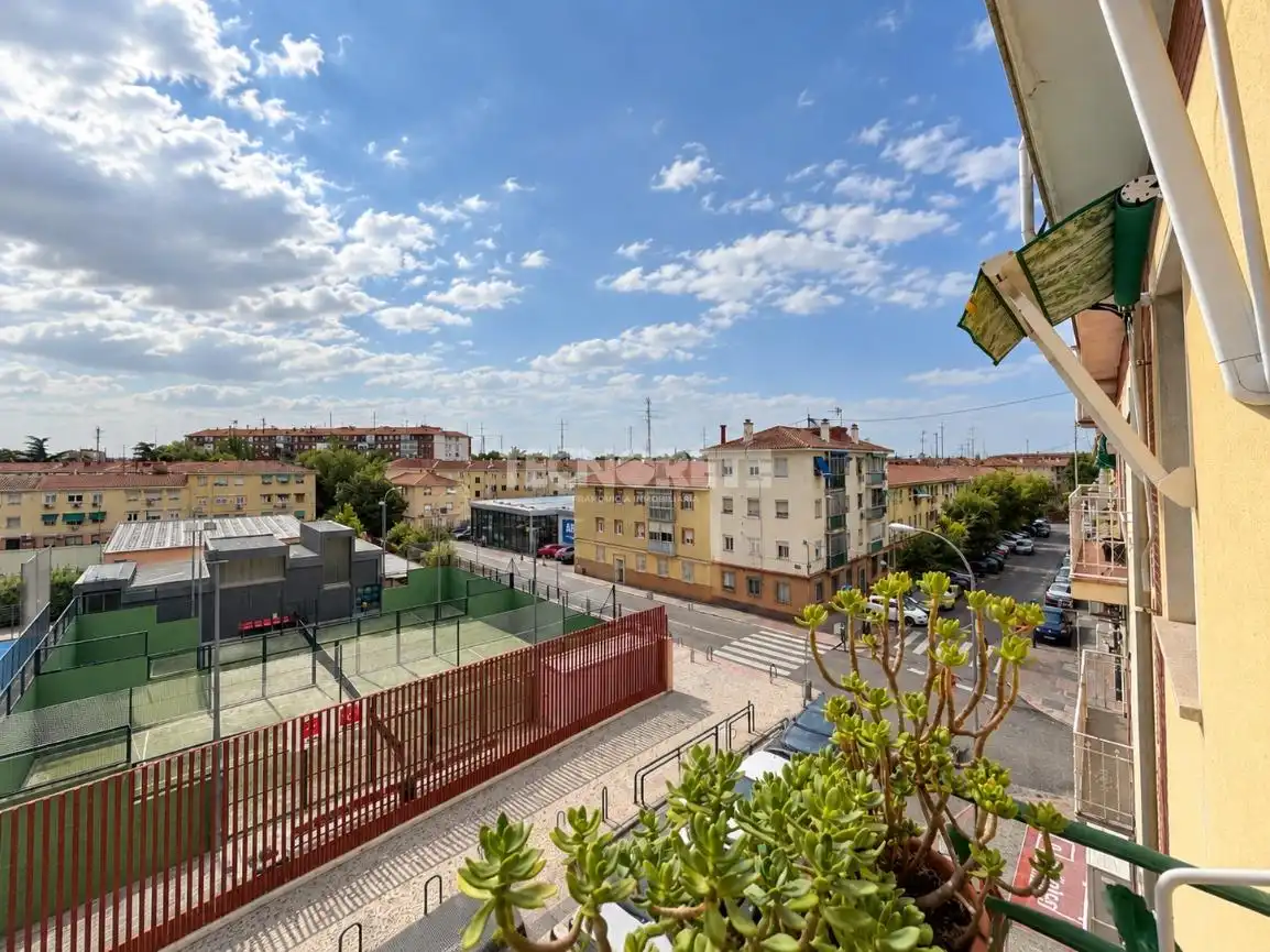Vista exterior de Piso en venta en Carabanchel