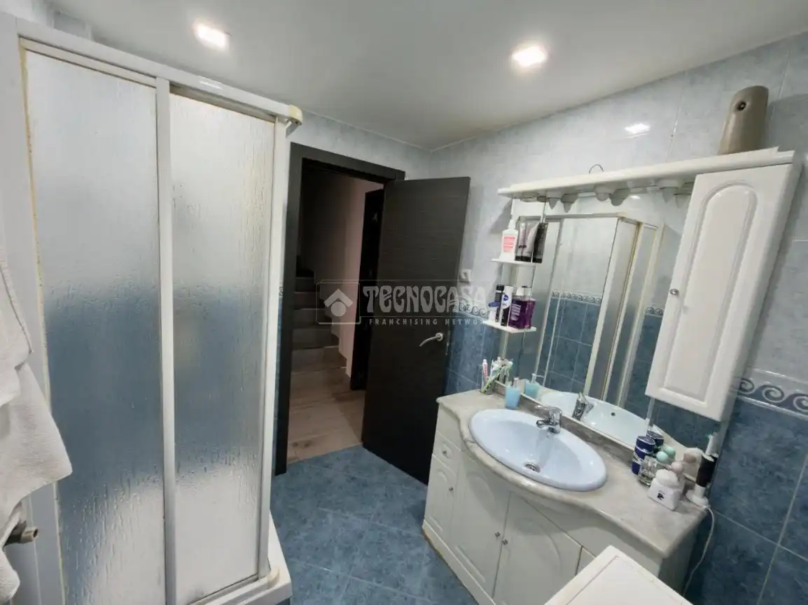 Baño de Casa adosada en venta en Madrid con Aire acondicionado, Calefacción y Terraza