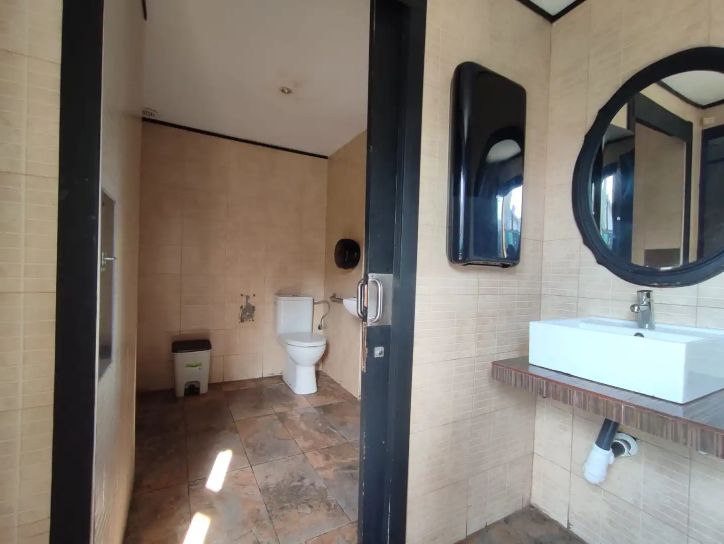 Bathroom of Commercial properties for rent in Gijón 