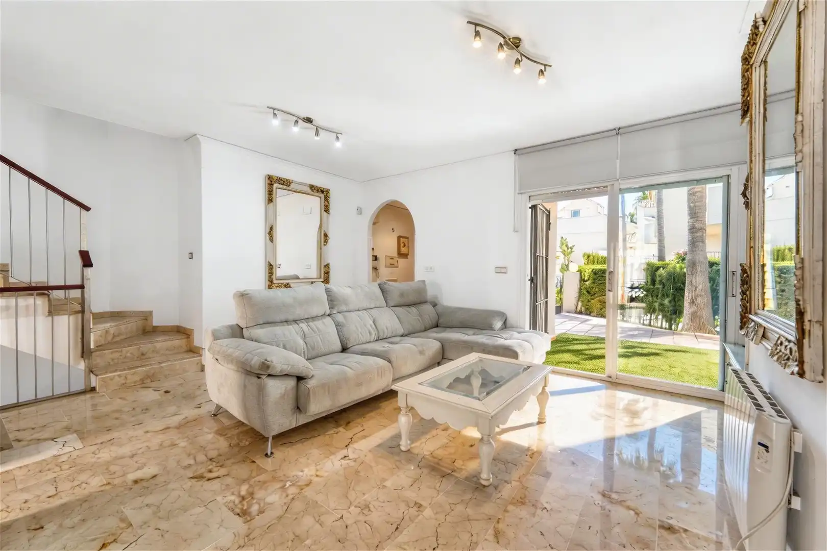 Living room of Detached homes for sale in Marbella  with Air Conditioner, Heating and Terrace