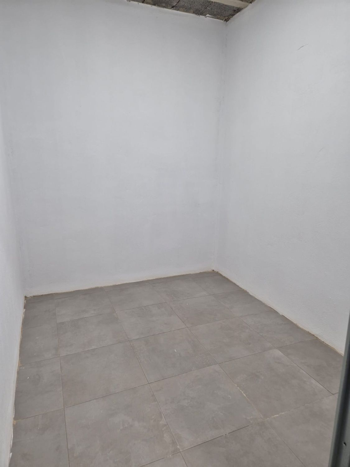 Box room to rent in Maria Auxiliadora - Barriada de Llera