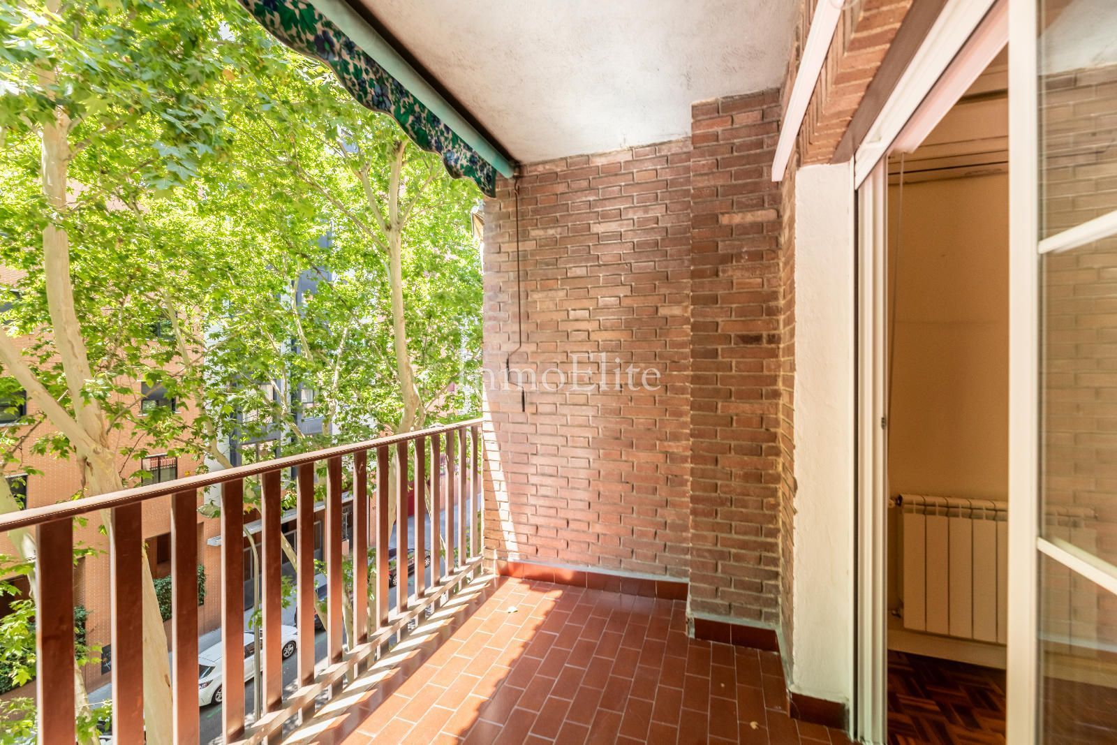 Balcony of Flat for sale in  Madrid Capital  with Air Conditioner, Heating and Parquet flooring