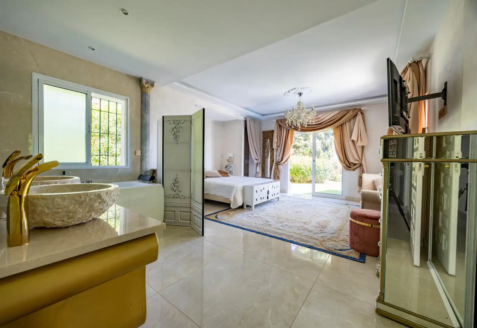 Dormitori de Casa o xalet de lloguer en Marbella amb Aire condicionat, Jardí privat i Terrassa
