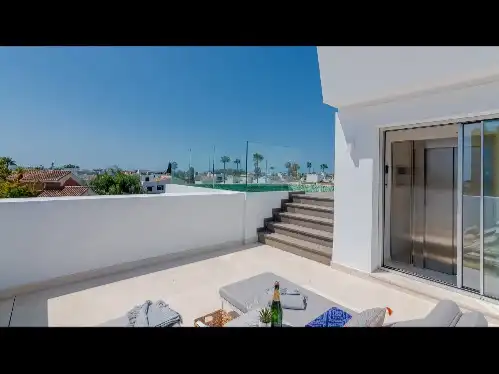 Terrassa de Casa o xalet en venda en Marbella amb Aire condicionat, Terrassa i Piscina