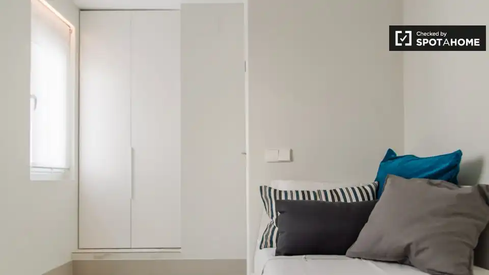 Habitación de Piso de alquiler en Valencia con Aire acondicionado, Calefacción y Amueblado