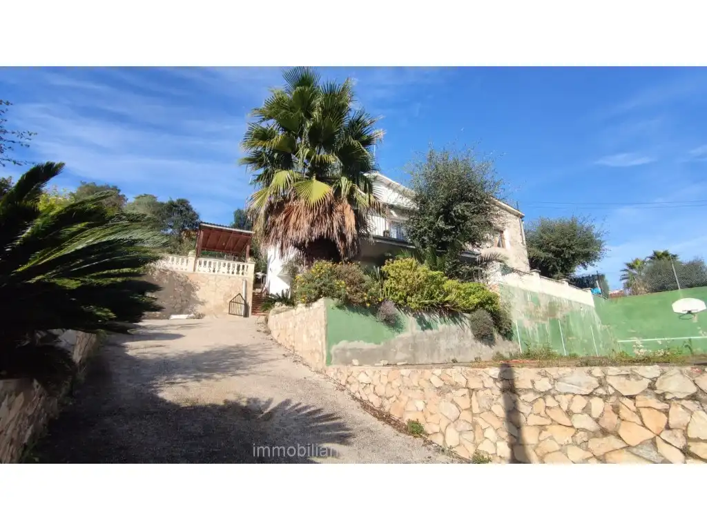 Vista exterior de Casa o xalet en venda en Lloret de Mar amb Terrassa i Piscina