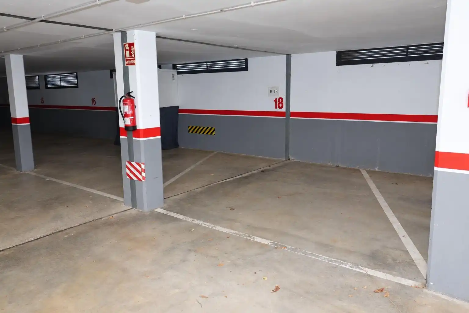 Aparcament de Pis en venda en Alcanar amb Balcó i Piscina comunitària