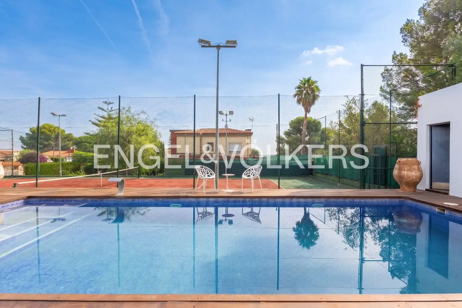 Piscina de Casa o xalet de lloguer en Chiva amb Aire condicionat, Calefacció i Jardí privat