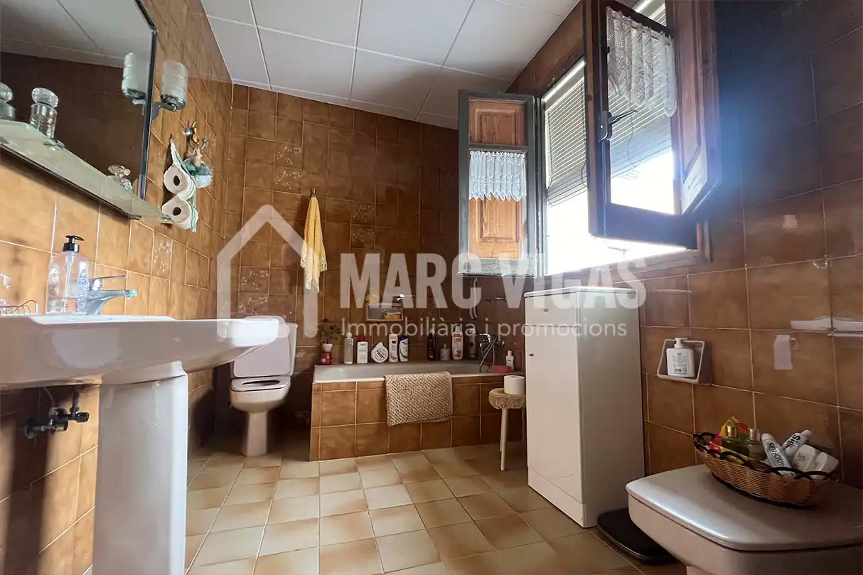 Baño de Casa o chalet en venta en Torrelavit con Jardín privado, Terraza y Amueblado