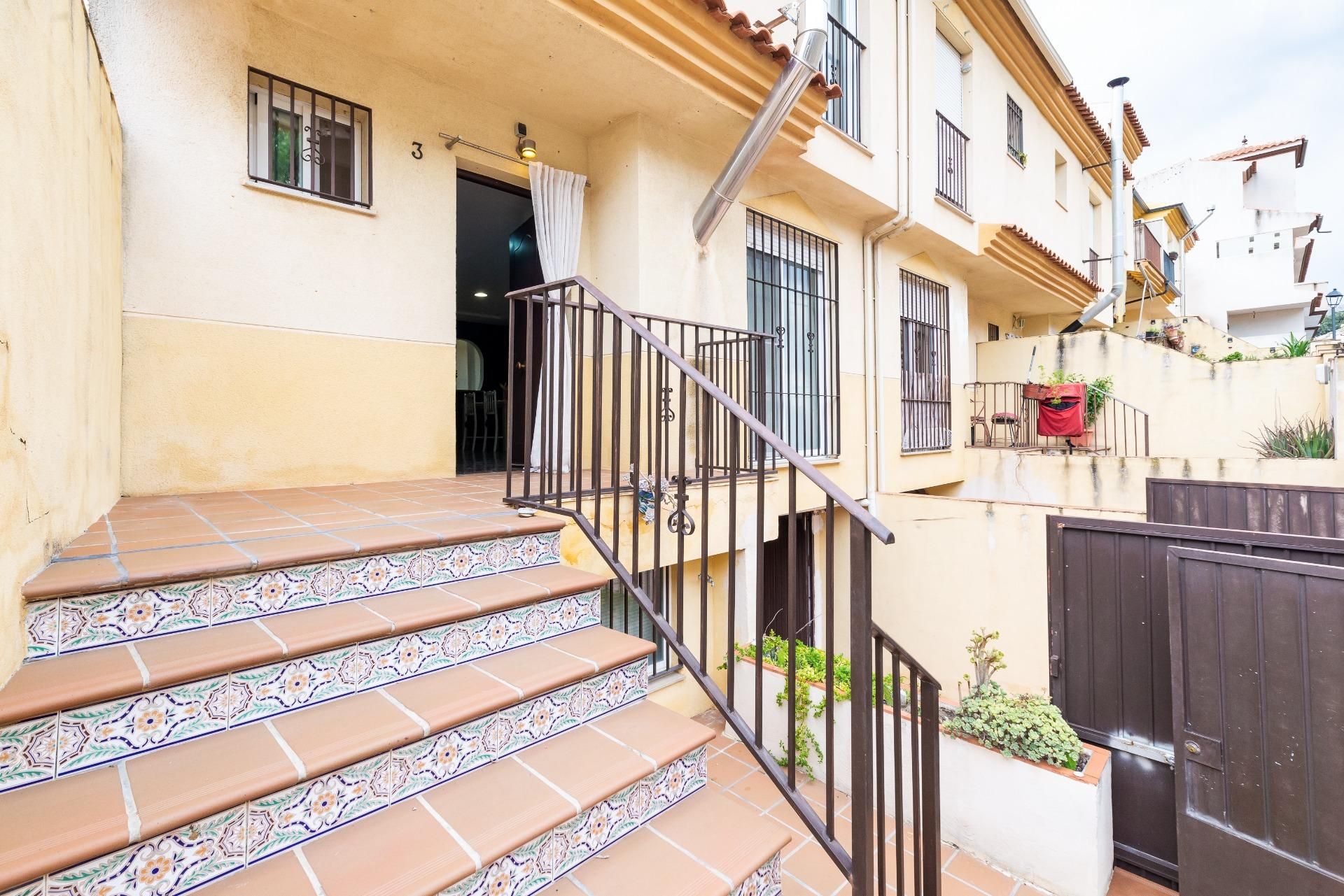 Exterior view of House or chalet for sale in Cogollos de la Vega  with Alarm