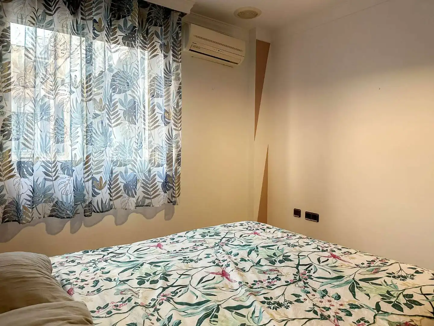 Habitación de Piso de alquiler en Vélez de Benaudalla con Aire acondicionado, Terraza y Amueblado