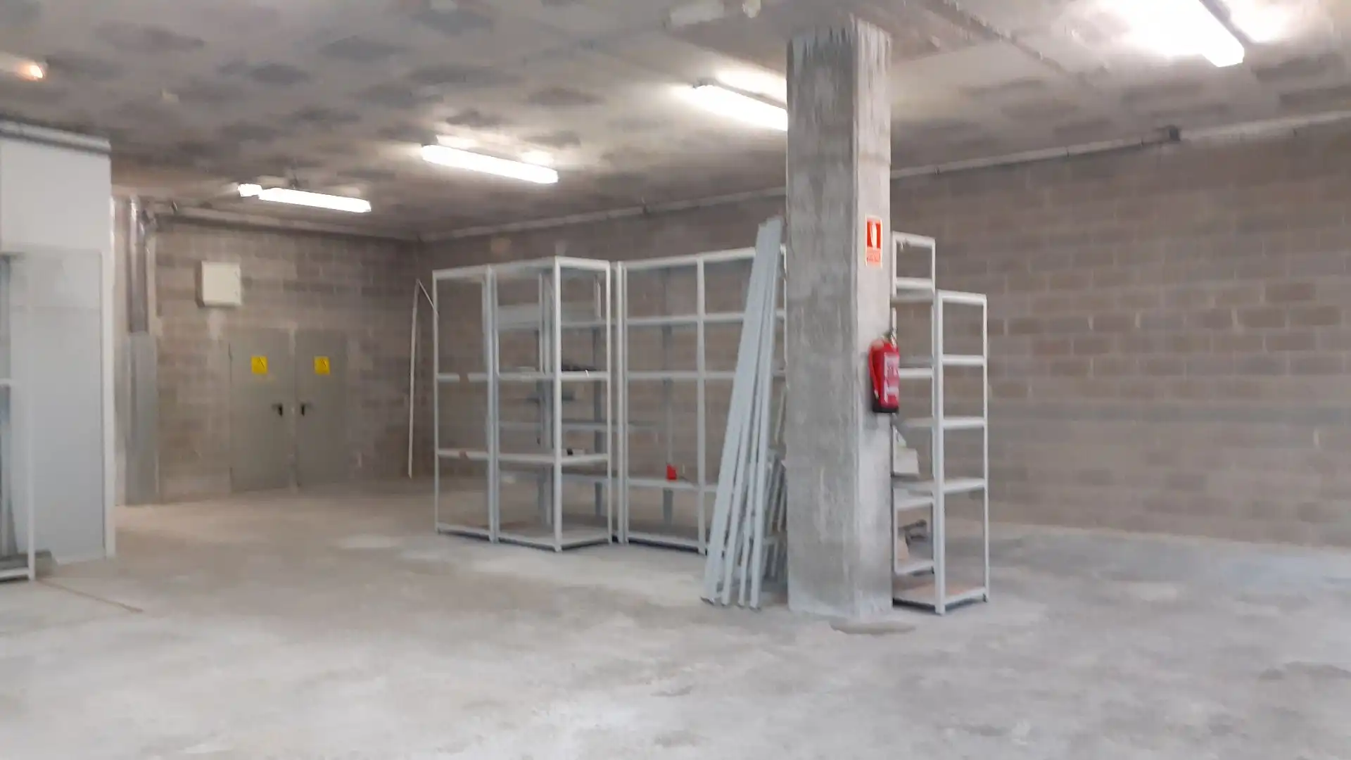 Fabrikhallen zum Verkauf in L'Hospitalet de Llobregat