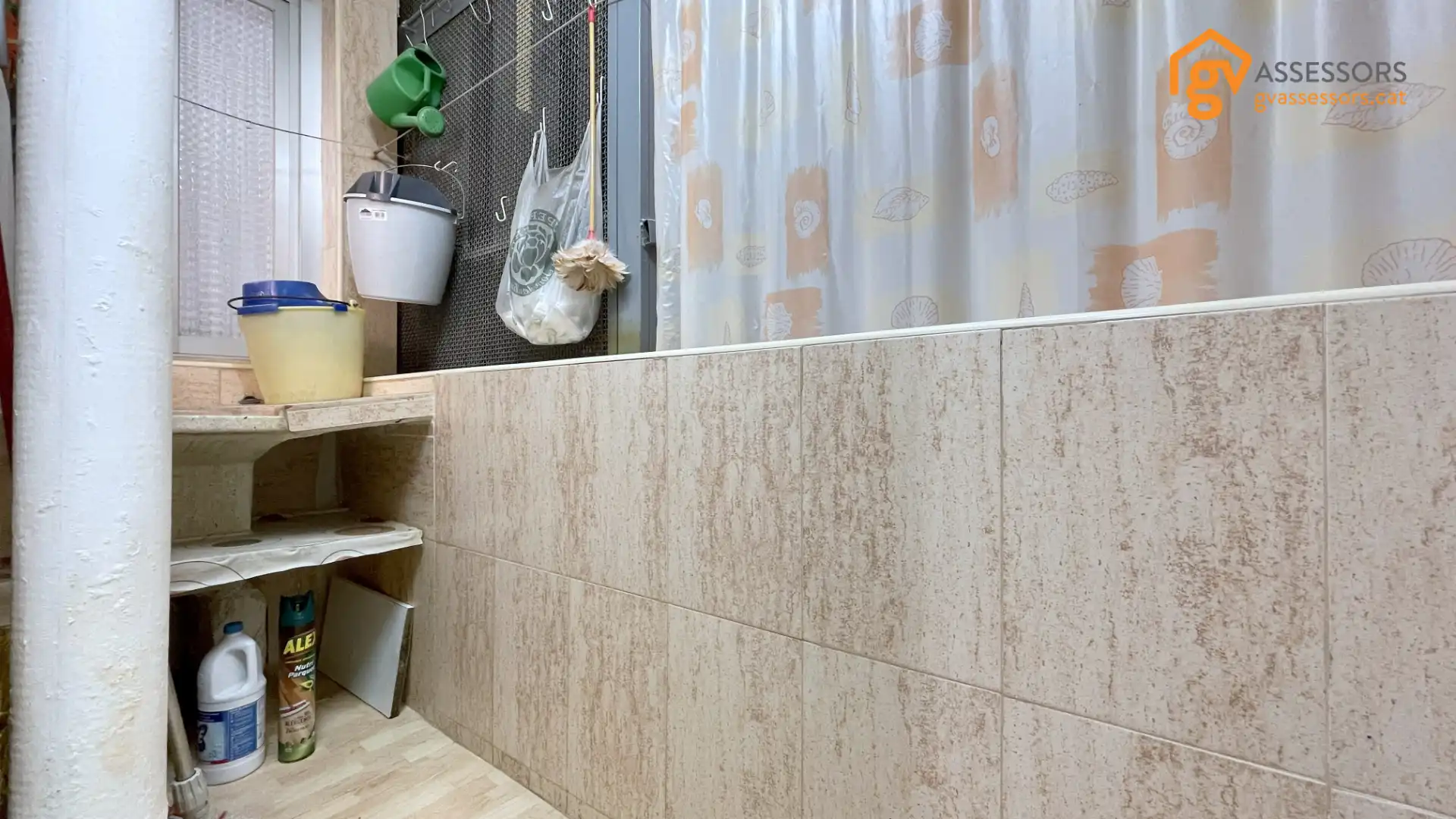 Bany de Pis en venda en Barcelona amb Forn, Balcó i Internet