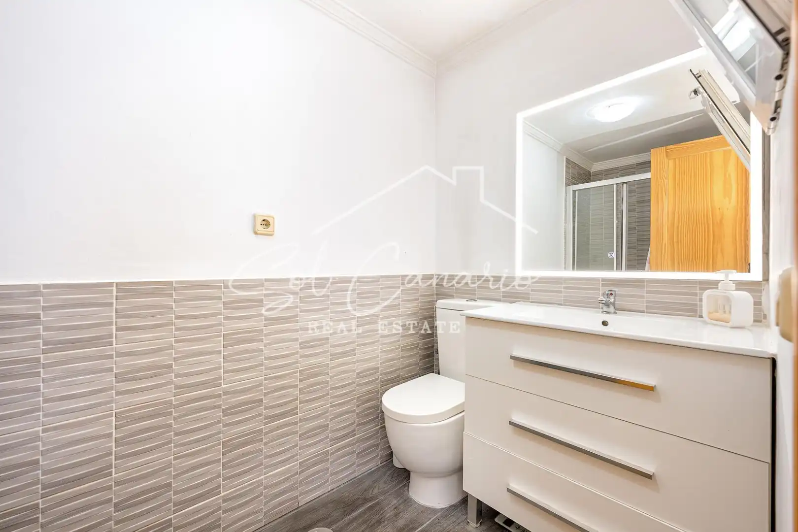 Baño de Piso en venta en Telde con Amueblado