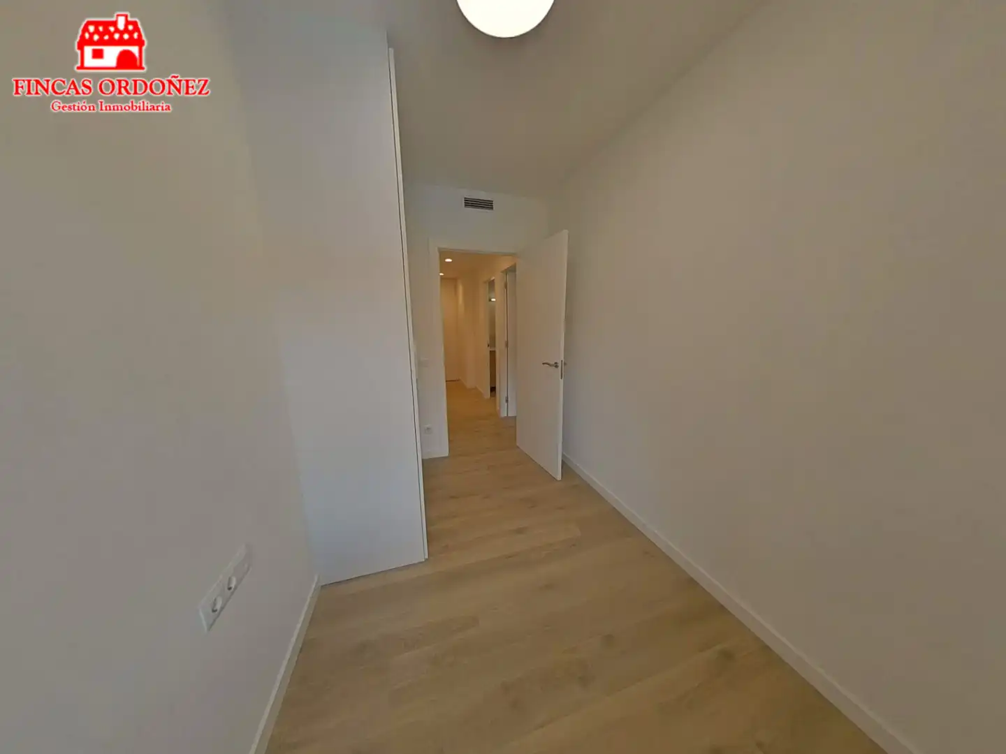 Schlafzimmer von Wohnung zum Verkauf in Sant Andreu de la Barca mit Klimaanlage, Heizung und Balkon