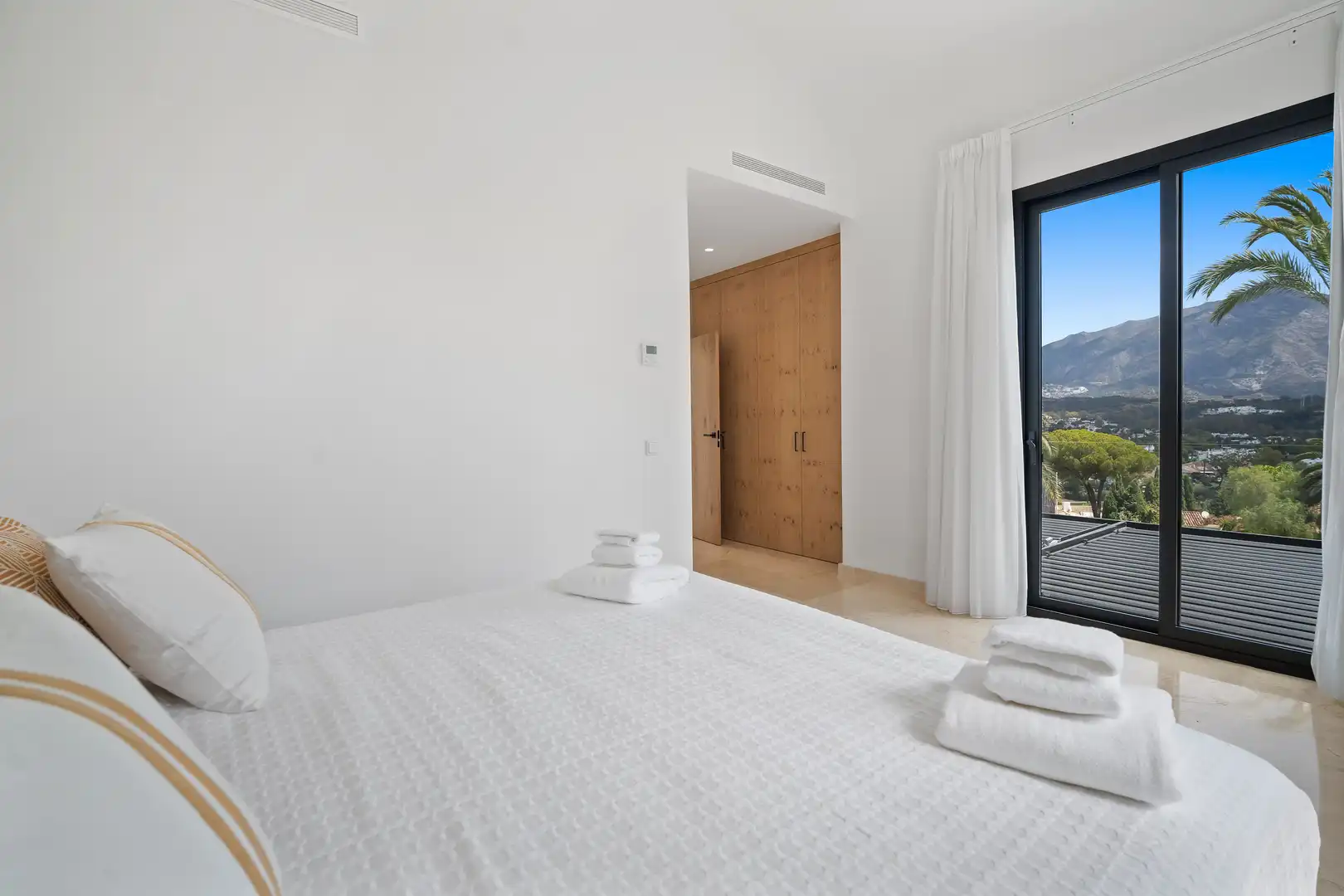 Houses for rent in Calle Alcala, Las Brisas