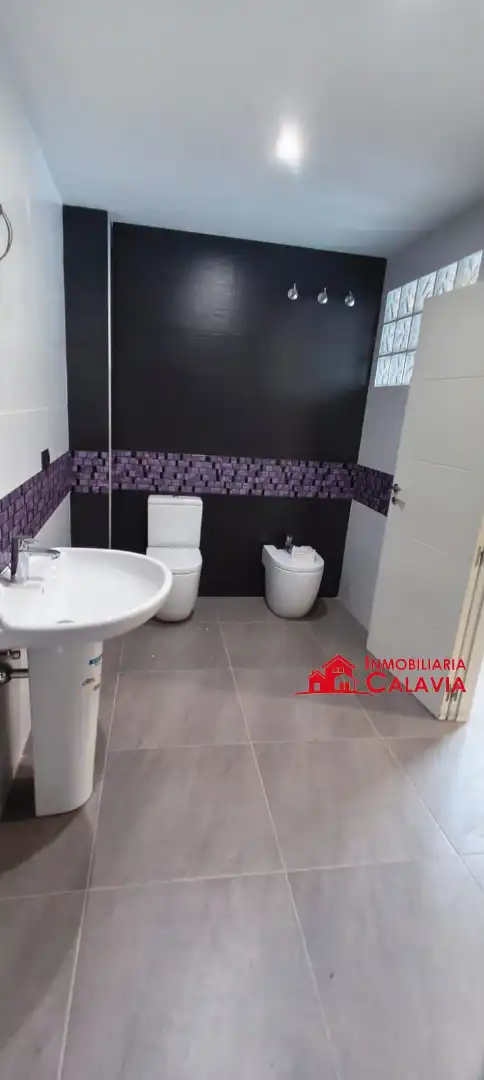 Badezimmer von Dachboden zum Verkauf in Baeza