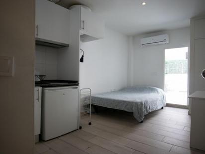 Study to rent in Zofio