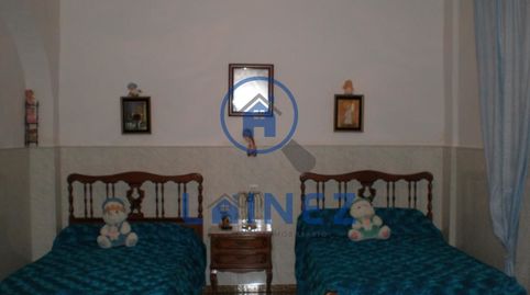 Casa compuesta por: 5 dormitorios, salón-comedor con chimenea, baño aseo, cocina campestre y terraza. Planta alta diáfana., imatge 4