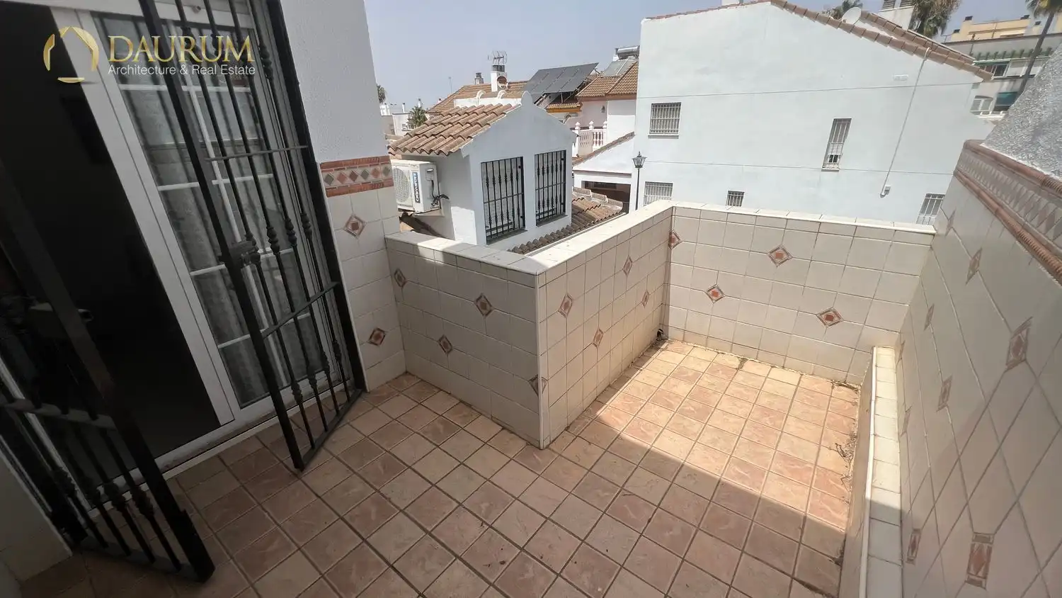 Vista exterior de Casa adosada en venta en Montequinto con Aire acondicionado, Calefacción y Terraza