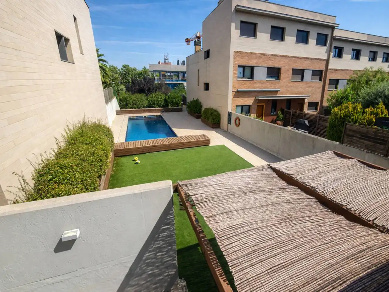 Casa amb piscina en venda a Camino Antic de Rubí