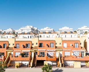 Vista exterior de Casa adosada en venda en Orihuela amb Aire condicionat, Calefacció i Terrassa