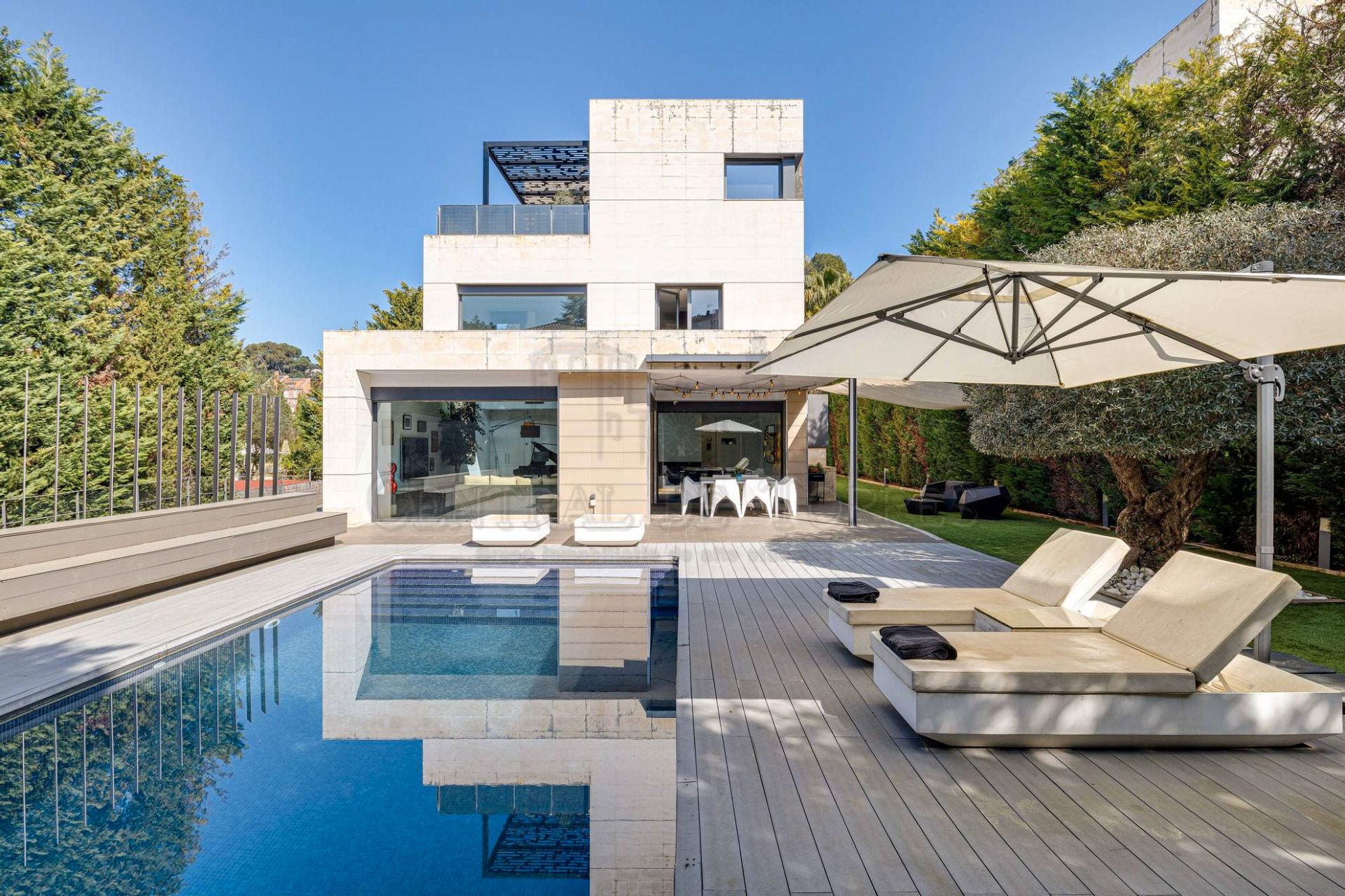 Swimming pool of Houses for sale in Sant Cugat del Vallès  with Air Conditioner, Heating and Private garden