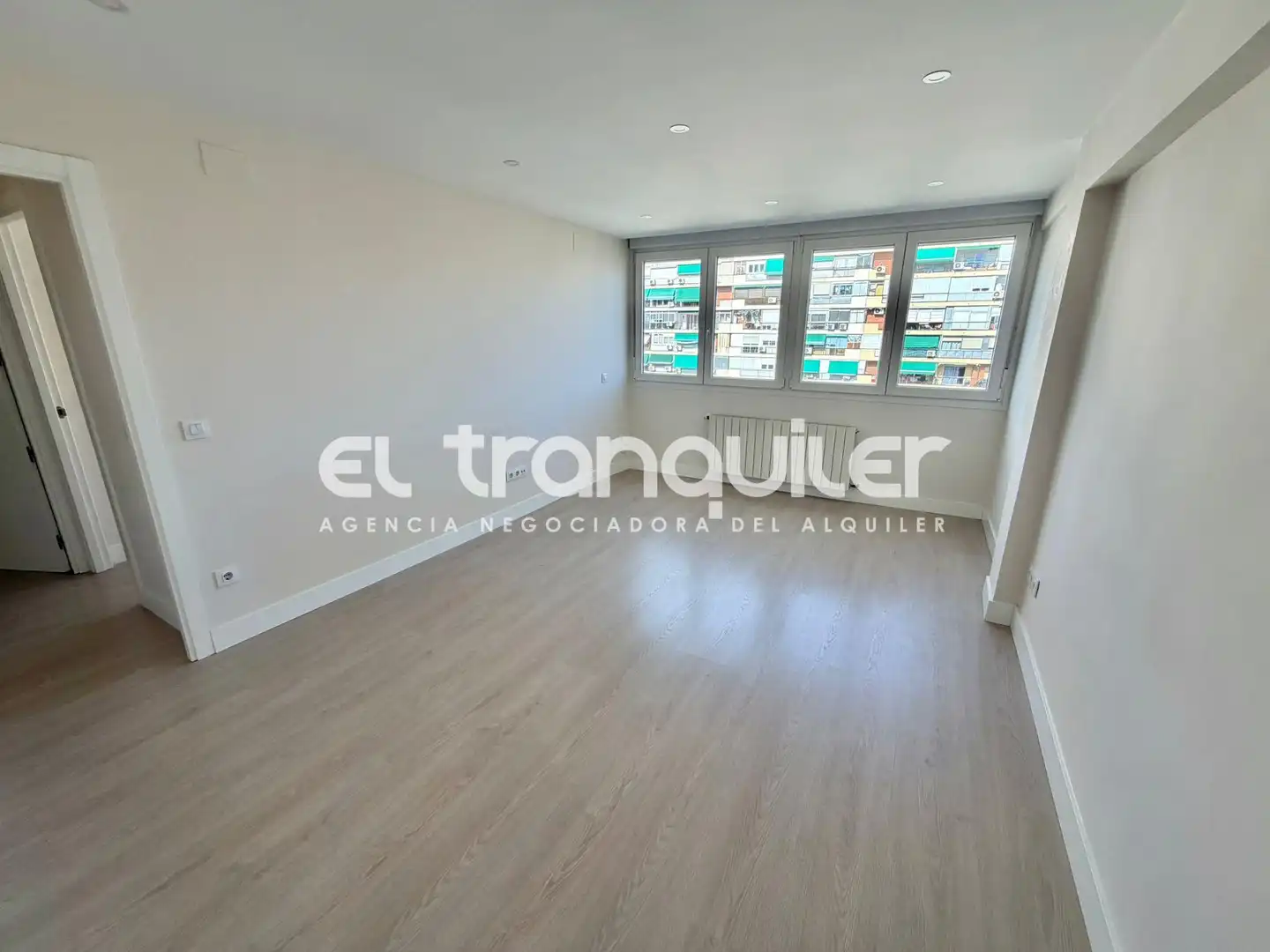 Living room of Flat for rent in Madrid  with Air Conditioner and Washing machine