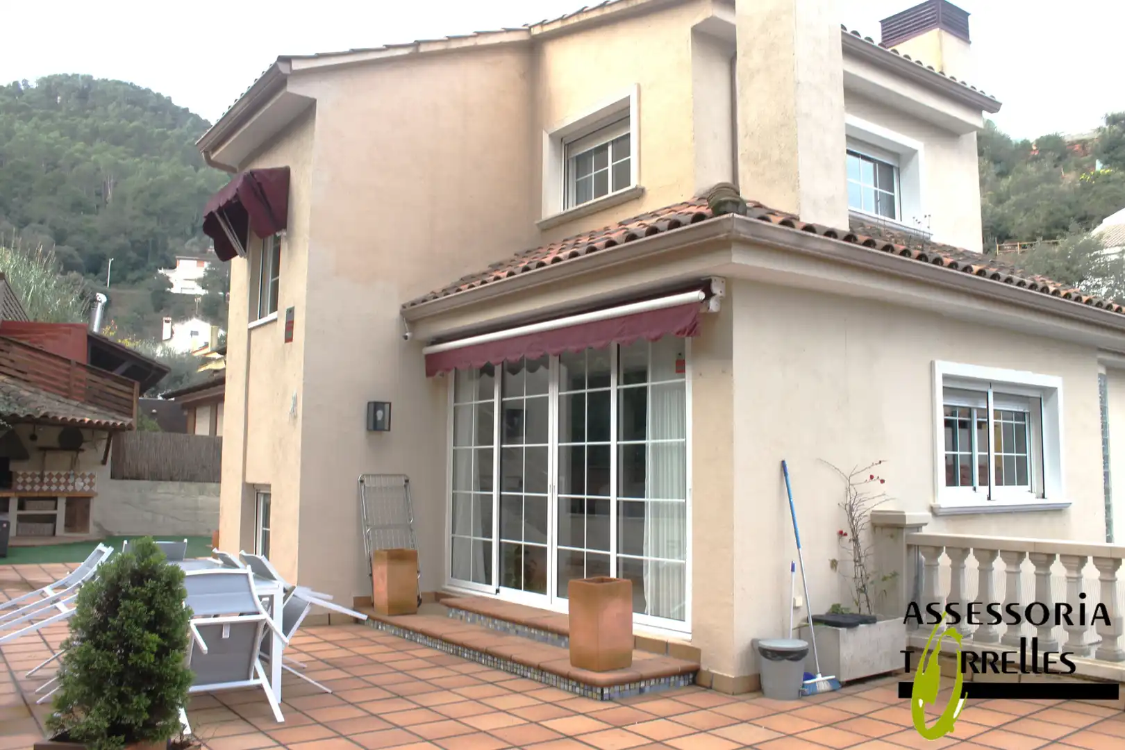 Außenansicht von Haus oder Chalet zum Verkauf in Torrelles de Llobregat mit Heizung, Privatgarten und Parkett