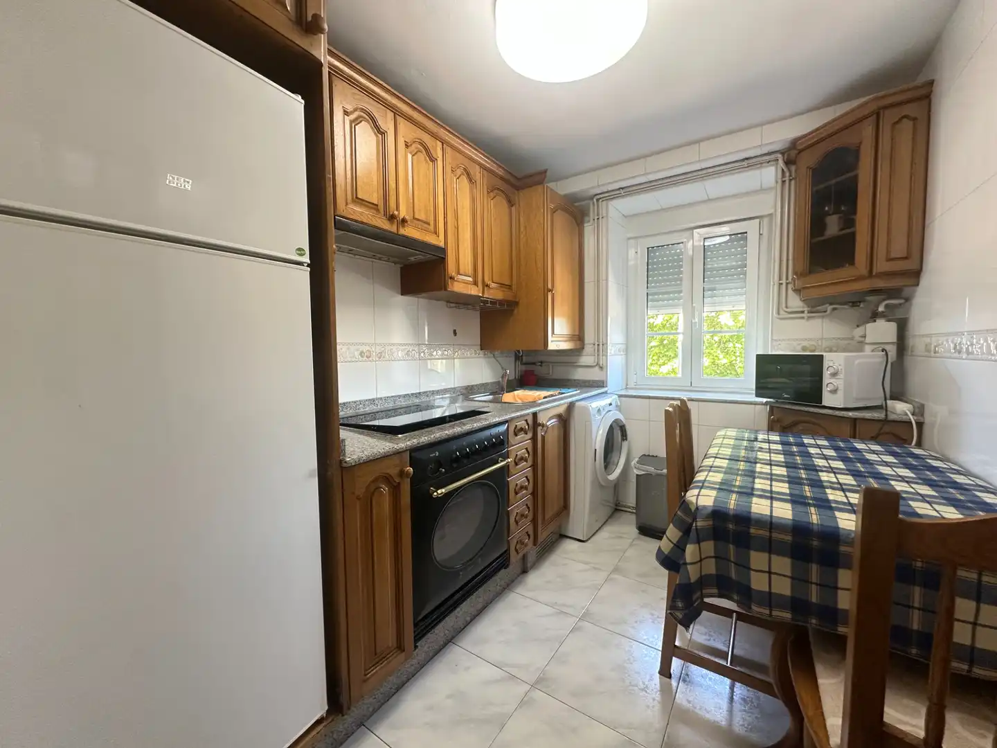 Cocina de Piso de alquiler en Santiago de Compostela  con Calefacción y Amueblado
