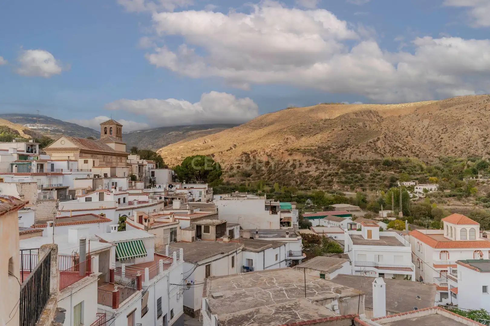 Vista exterior de Casa adosada en venda en Ugíjar amb Aire condicionat, Forn i Rentadora