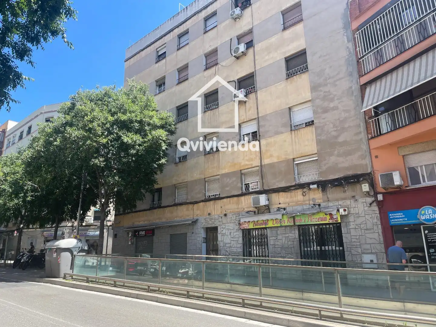 Vista exterior de Pis en venda en Santa Coloma de Gramenet