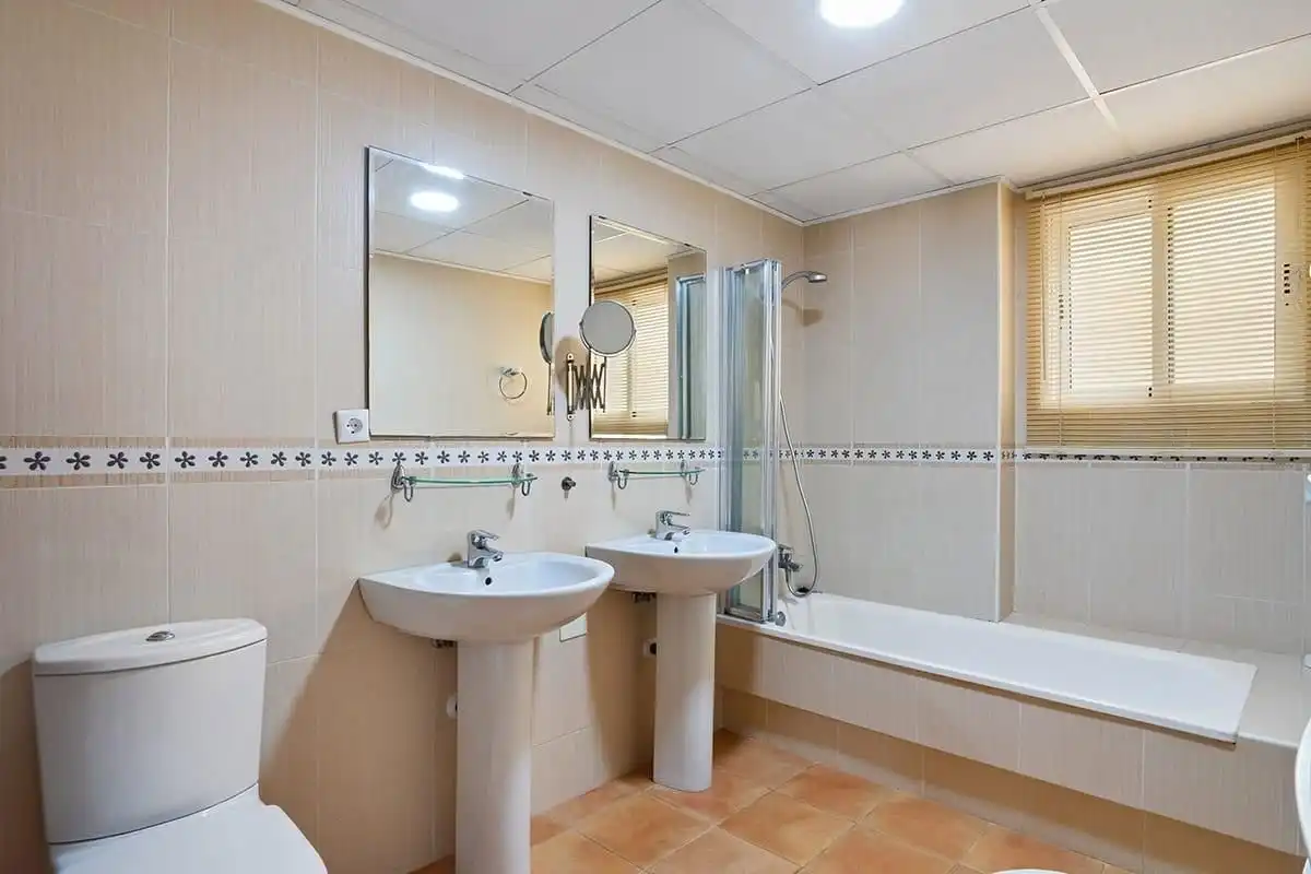 Badezimmer von Maisonette zum Verkauf in Orihuela mit Klimaanlage, Privatgarten und Terrasse