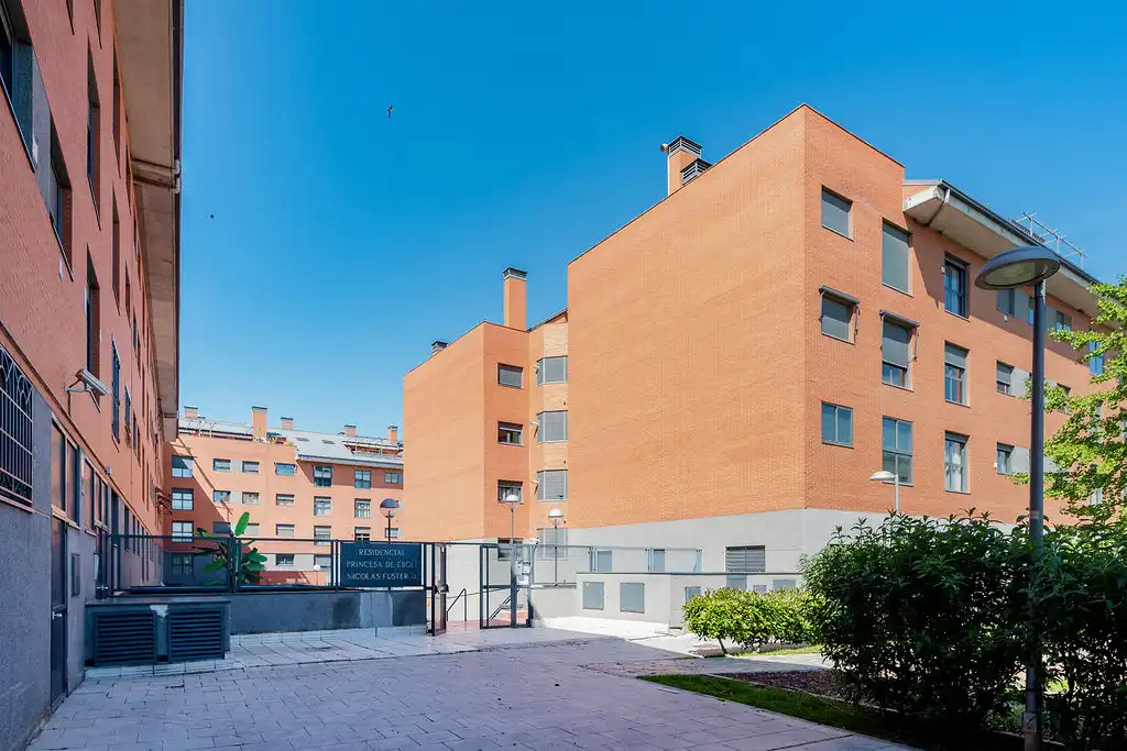 Vista exterior de Piso en venta en Pinto con Trastero y Piscina