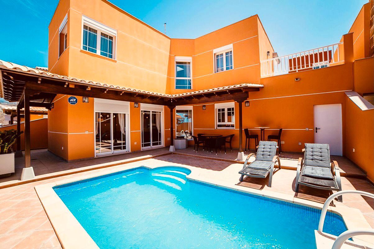Swimming pool of House or chalet for sale in Arona  with Air Conditioner, Private garden and Terrace