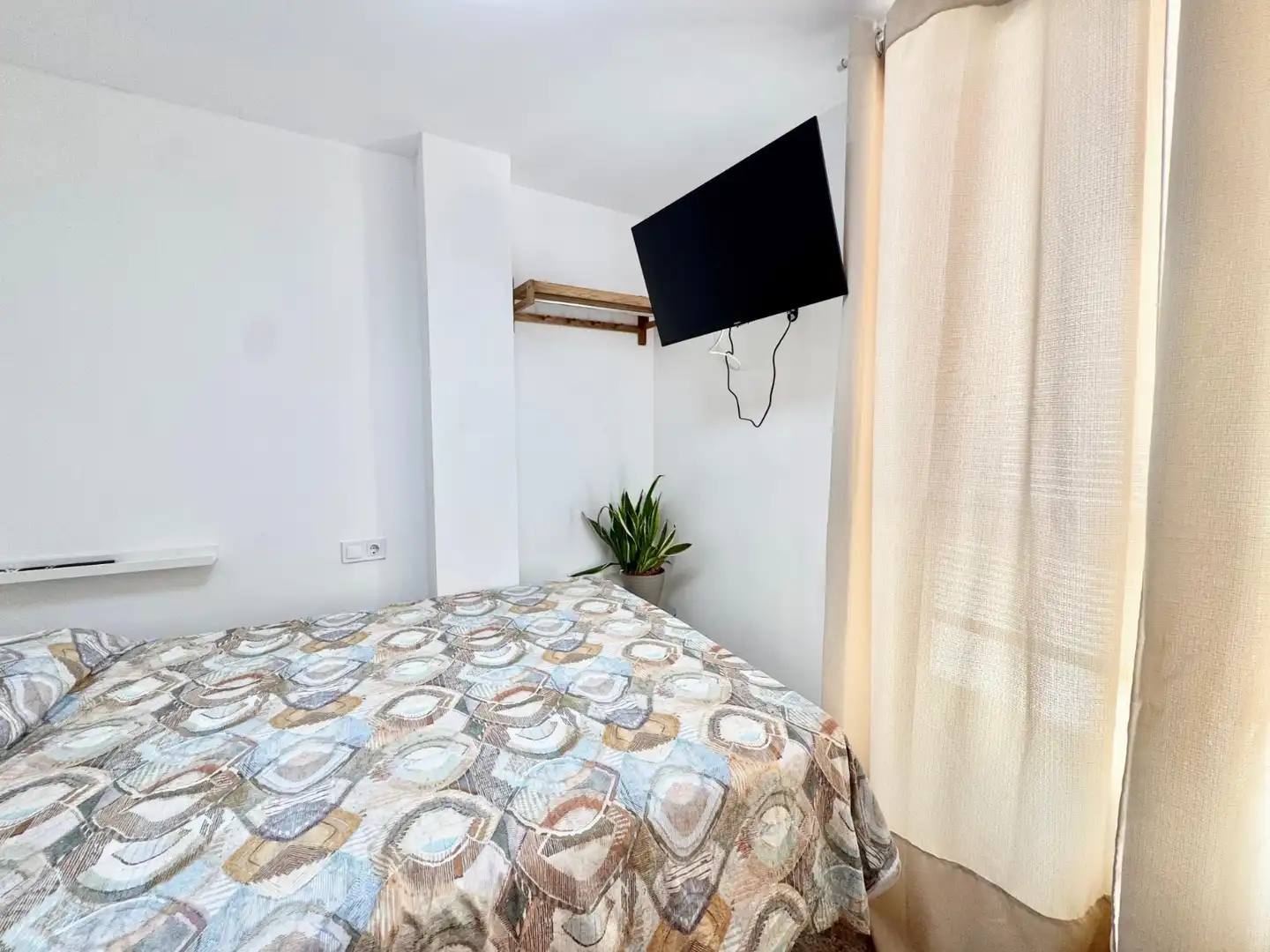Habitación de Ático de alquiler en Torrevieja con Aire acondicionado, Terraza y Amueblado