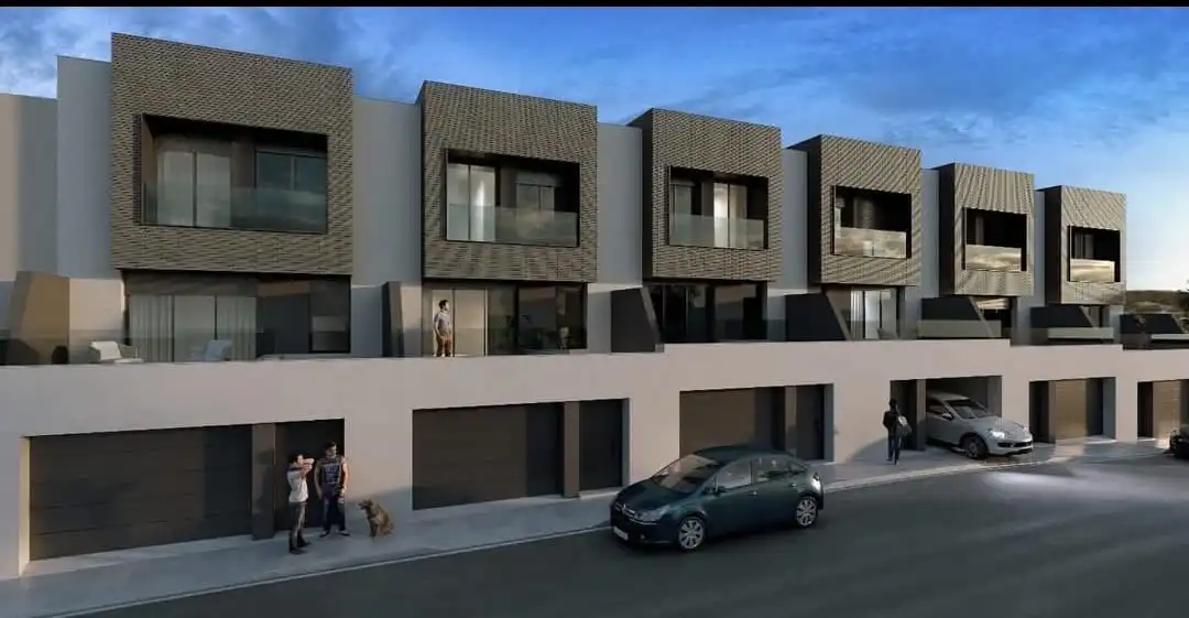 Außenansicht von Einfamilien-Reihenhaus zum Verkauf in Antequera mit Terrasse und Schwimmbad