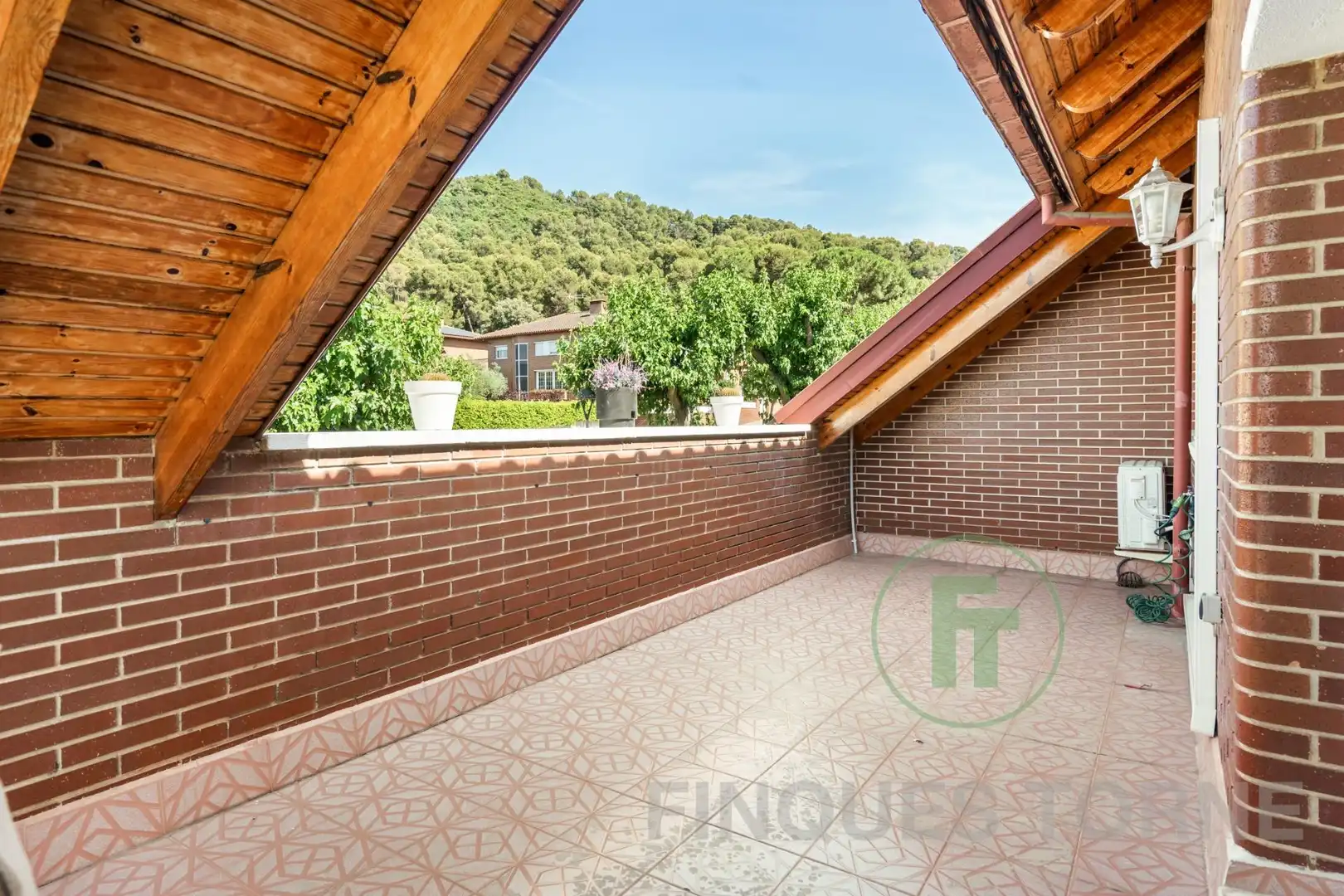 Terrassa de Casa o xalet en venda en Montcada i Reixac amb Aire condicionat, Jardí privat i Parquet
