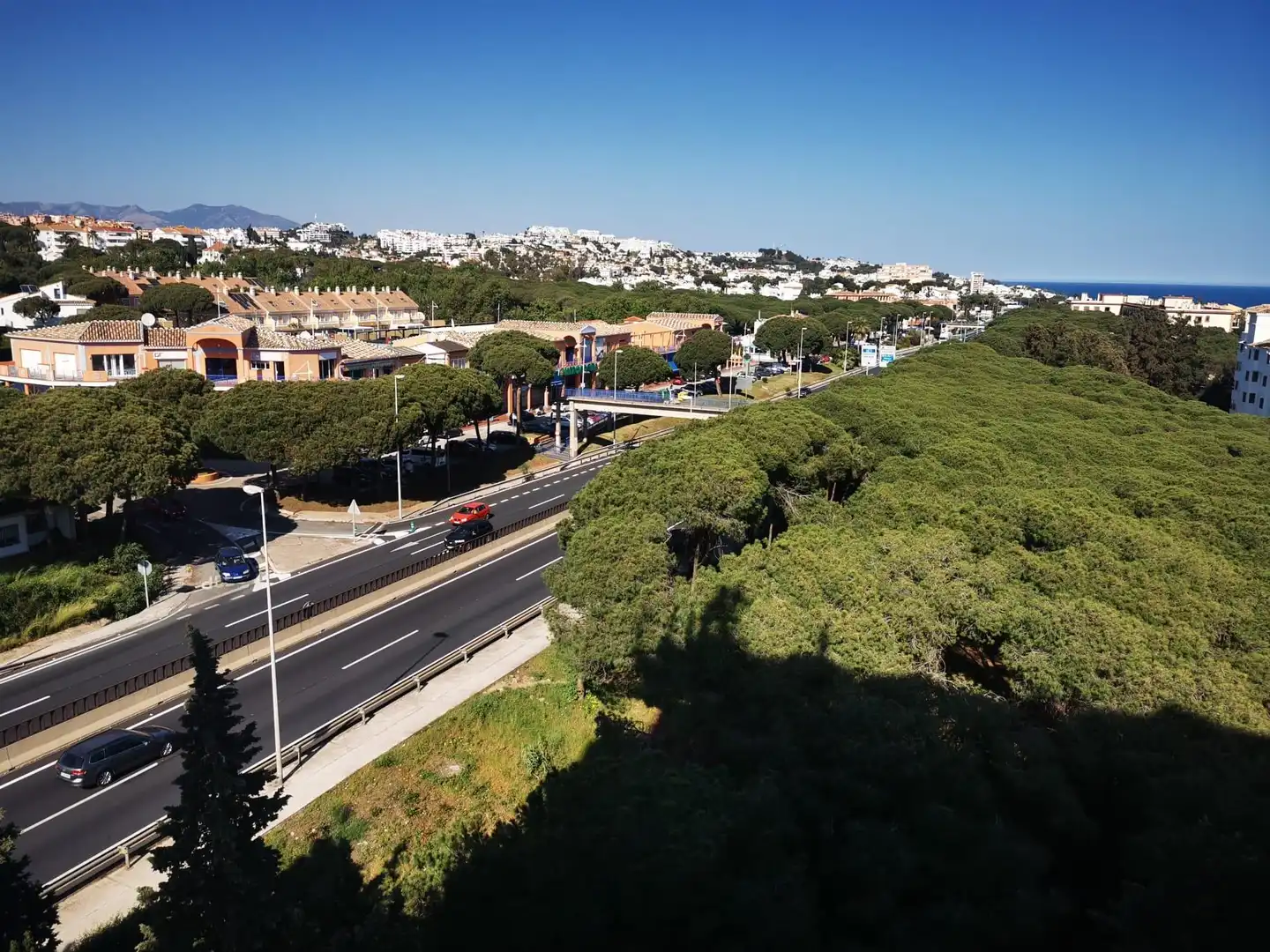 Vista exterior de Estudi en venda en Marbella amb Aire condicionat, Jardí privat i Moblat