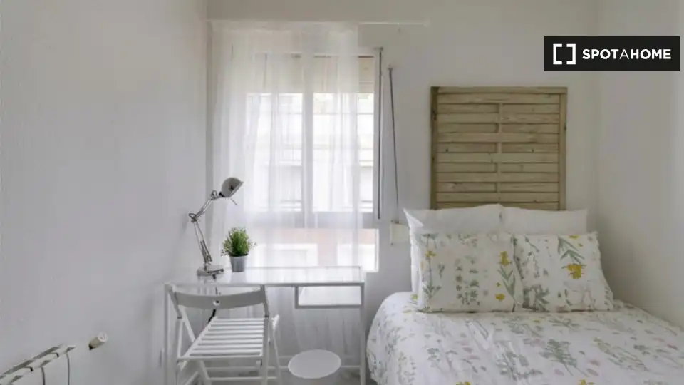 Habitación de Piso de alquiler en Madrid con Aire acondicionado, Calefacción y Amueblado